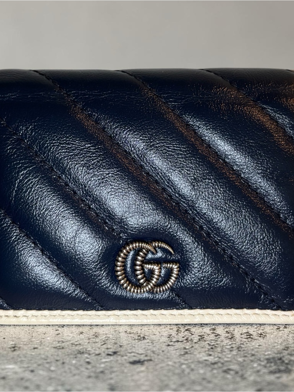 Gucci Navy Quilted Matelassé Wallet with White Trim and GG Hardware - Picture 2 of 10